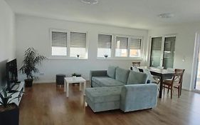 Neubau Appartement Mit Terasse, Privater Eingang,Parkplatz,Kueche
